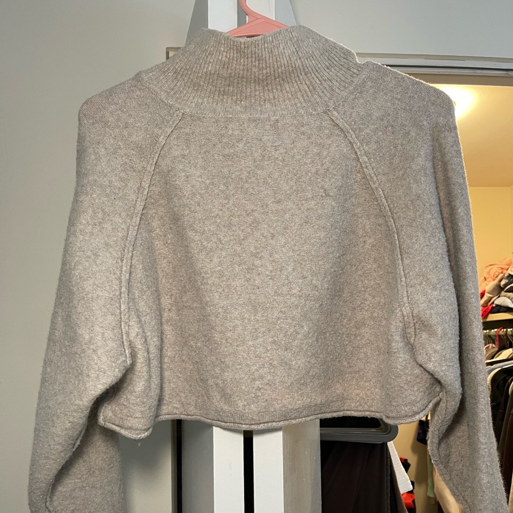 Urban Outfitters cropped turtle neck!